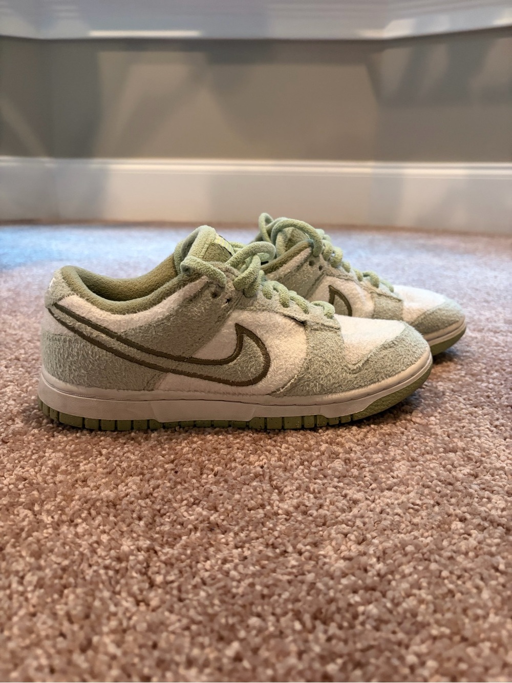 Nike Women’s Dunk Low Fleece Honeydew Sneakers Size 6.5
